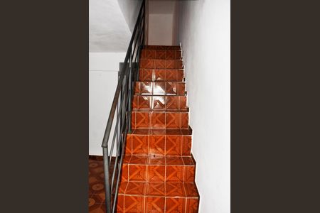 Casa à venda com 140m², 2 quartos e 2 vagasDetalhe - Escada Quartos