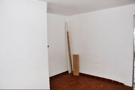 Casa à venda com 140m², 2 quartos e 2 vagasDetalhe - Quarto 01 com Varanda
