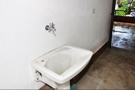 Casa à venda com 140m², 2 quartos e 2 vagasDetalhe - Área de Serviço