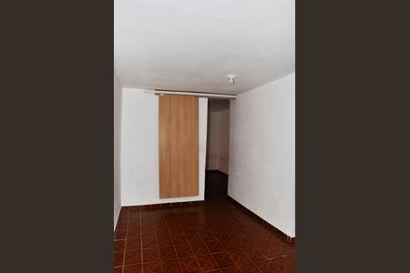 Casa à venda com 140m², 2 quartos e 2 vagasDetalhe - Quarto 01 com Varanda