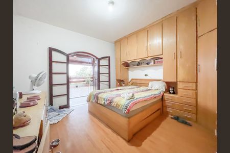 Casa à venda com 130m², 3 quartos e 2 vagasSuíte