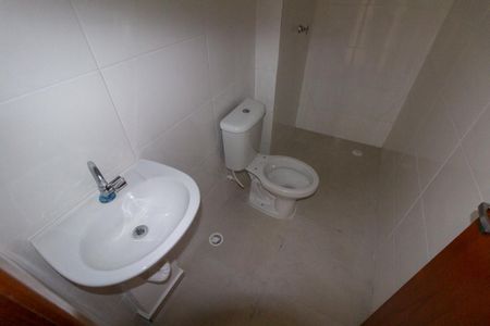 Banheiro de apartamento para alugar com 1 quarto, 24m² em Vila Carrão, São Paulo