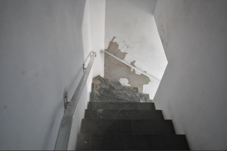 Casa à venda com 190m², 3 quartos e 2 vagasEscada