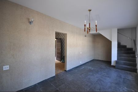 Casa à venda com 190m², 3 quartos e 2 vagasSala