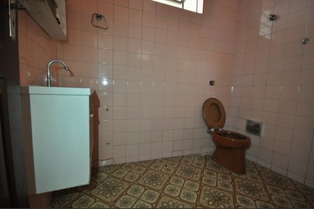 Casa à venda com 190m², 3 quartos e 2 vagasBanheiro 2