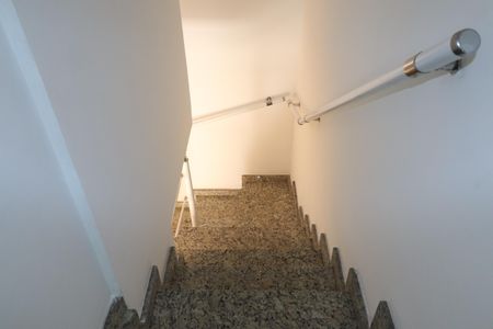 Apartamento à venda com 105m², 2 quartos e 2 vagasEscada garagem