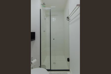 Banheiro de kitnet/studio para alugar com 1 quarto, 25m² em Chácara Inglesa, São Paulo