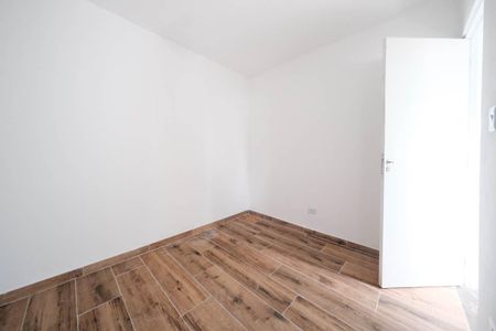 Quarto 2 de casa para alugar com 2 quartos, 45m² em Burgo Paulista, São Paulo