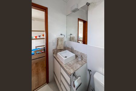 Casa à venda com 83m², 2 quartos e 1 vagaBanheiro da Suíte 2