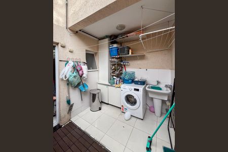 Casa à venda com 83m², 2 quartos e 1 vagaÁrea de Serviço