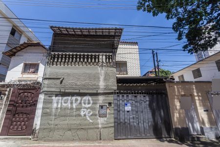 Casa para alugar com 290m², 7 quartos e 1 vaga Casa para alugar com 290m², 7 quartos e 1 vagaFachada