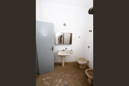 Casa à venda com 320m², 5 quartos e 2 vagasBanheiro 1