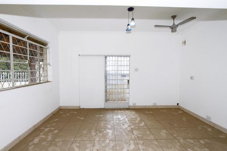 Casa à venda com 320m², 5 quartos e 2 vagasSala