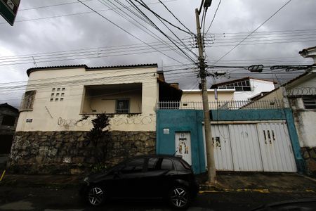 Casa à venda com 320m², 5 quartos e 2 vagasFachada