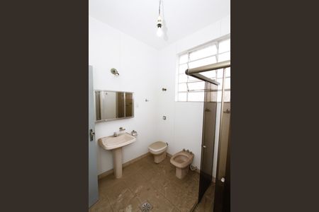 Casa à venda com 320m², 5 quartos e 2 vagasBanheiro 1