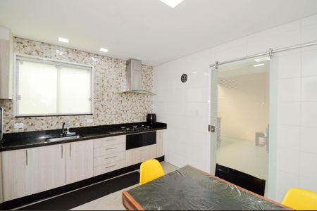 Casa à venda com 150m², 3 quartos e 2 vagasCozinha