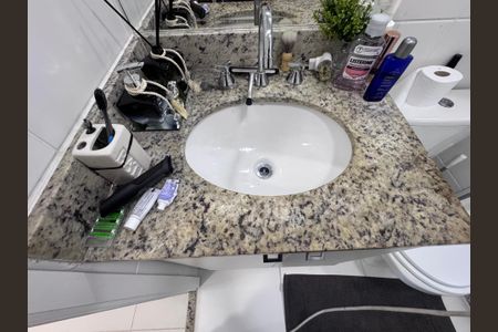 Apartamento à venda com 72m², 2 quartos e 2 vagasSuíte - Banheiro