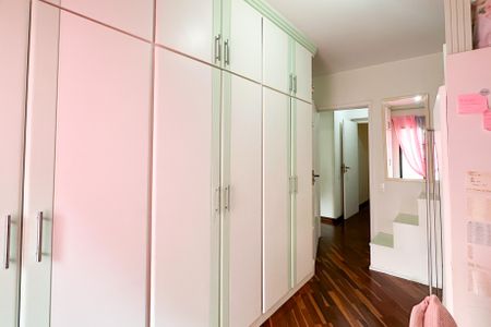 Apartamento à venda com 153m², 4 quartos e 2 vagasQuarto 2