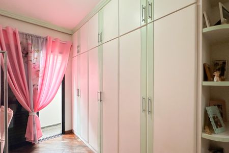 Apartamento à venda com 153m², 4 quartos e 2 vagasQuarto 2