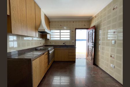 Casa para alugar com 250m², 6 quartos e 5 vagas Casa para alugar com 250m², 6 quartos e 5 vagasCozinha