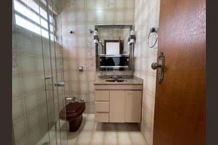 Casa para alugar com 250m², 6 quartos e 5 vagas Casa para alugar com 250m², 6 quartos e 5 vagasBanheiro 2