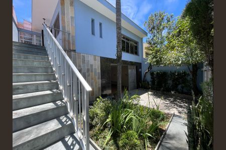 Casa para alugar com 250m², 6 quartos e 5 vagas Casa para alugar com 250m², 6 quartos e 5 vagasJardim