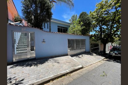 Casa para alugar com 250m², 6 quartos e 5 vagas Casa para alugar com 250m², 6 quartos e 5 vagasFachada