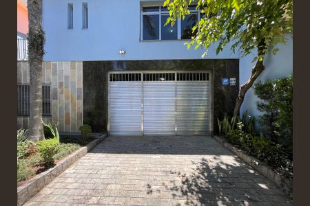 Casa para alugar com 250m², 6 quartos e 5 vagas Casa para alugar com 250m², 6 quartos e 5 vagasGaragem