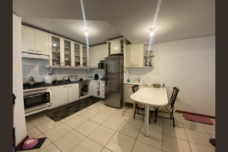 Cozinha  de casa de condomínio para alugar com 2 quartos, 194m² em Camaquã, Porto Alegre