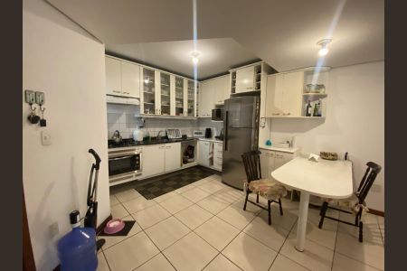 Cozinha  de casa de condomínio para alugar com 2 quartos, 194m² em Camaquã, Porto Alegre