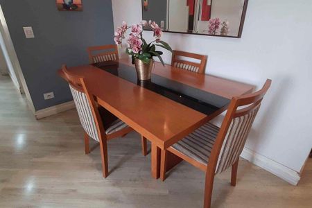 Sala  de apartamento para alugar com 3 quartos, 75m² em Quitaúna, Osasco