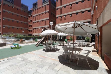 Apartamento para alugar com 100m², 2 quartos e 1 vaga Apartamento para alugar com 100m², 2 quartos e 1 vagaÁrea comum - Playground