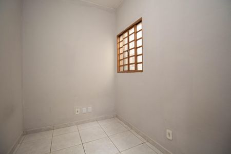 Quarto 2 de apartamento para alugar com 2 quartos, 45m² em Conjunto 15, Brasília