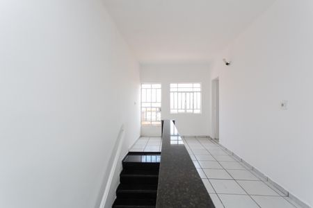 Casa para alugar com 145m², 5 quartos e sem vaga Casa para alugar com 145m², 5 quartos e sem vagaEscada