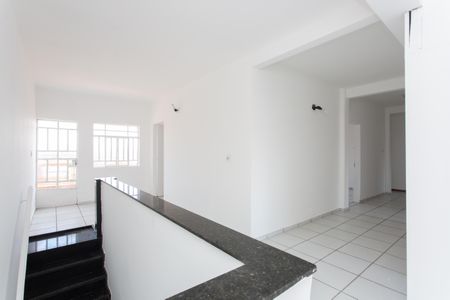 Casa para alugar com 145m², 5 quartos e sem vaga Casa para alugar com 145m², 5 quartos e sem vagaEscada