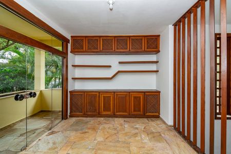 Casa à venda com 478m², 4 quartos e 6 vagasSala 2