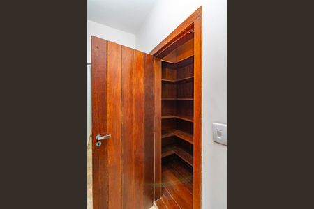 Casa à venda com 478m², 4 quartos e 6 vagasDespensa