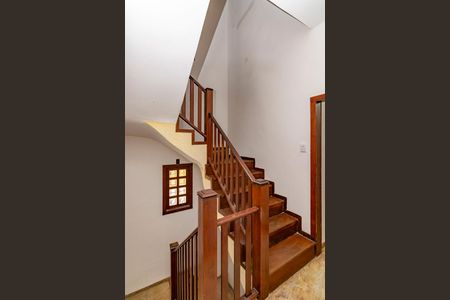 Casa à venda com 478m², 4 quartos e 6 vagasEscada