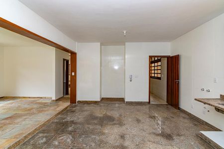 Casa à venda com 478m², 4 quartos e 6 vagasCozinha