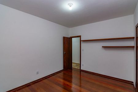 Casa à venda com 478m², 4 quartos e 6 vagasSuíte 3
