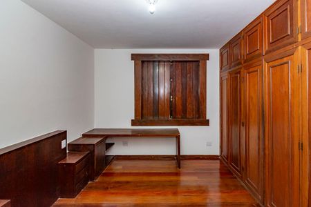 Casa à venda com 478m², 4 quartos e 6 vagasSuíte 2