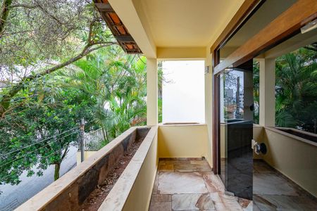 Casa à venda com 478m², 4 quartos e 6 vagasVaranda