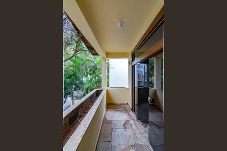 Casa à venda com 478m², 4 quartos e 6 vagasVaranda