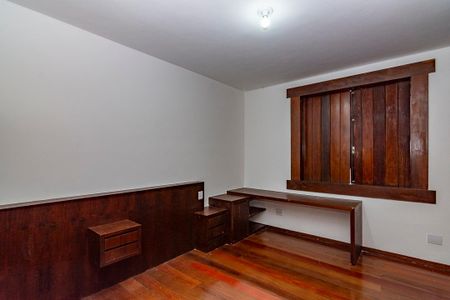 Casa à venda com 478m², 4 quartos e 6 vagasSuíte 2