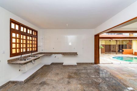 Casa à venda com 478m², 4 quartos e 6 vagasCozinha