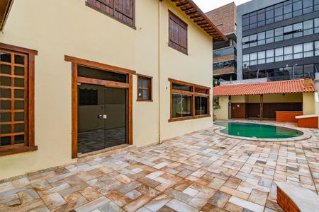 Casa à venda com 478m², 4 quartos e 6 vagasQuintal