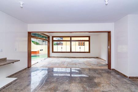 Casa à venda com 478m², 4 quartos e 6 vagasCozinha