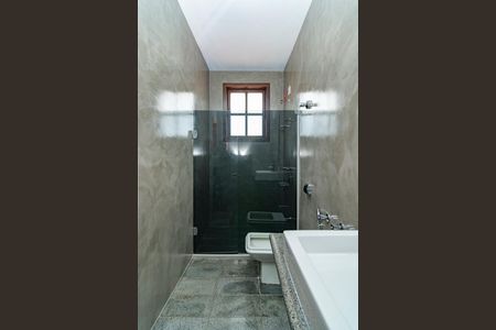 Casa à venda com 478m², 4 quartos e 6 vagasBanheiro da Suíte 2