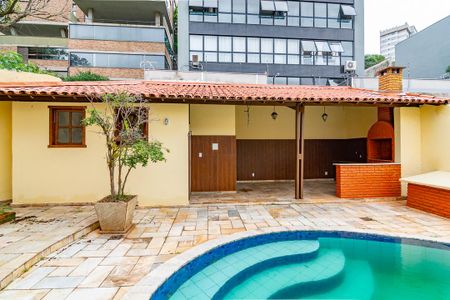 Casa à venda com 478m², 4 quartos e 6 vagasQuintal