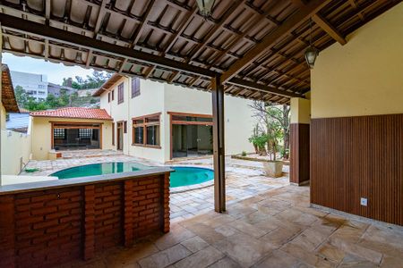 Casa à venda com 478m², 4 quartos e 6 vagasVaranda gourmet